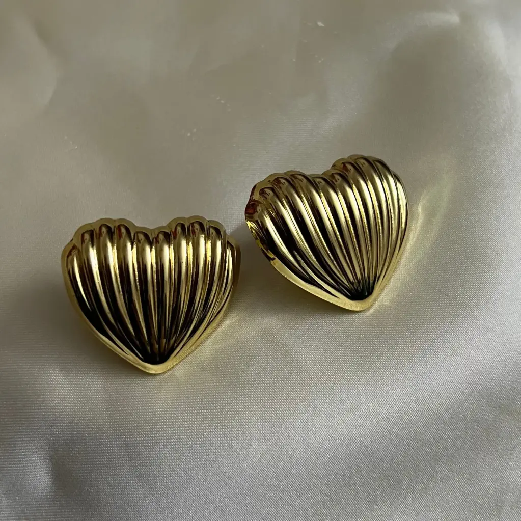 [E-007] Gold Heart Earrings