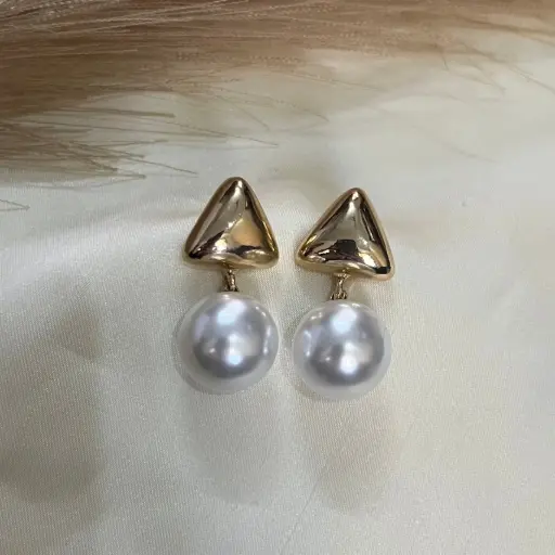 [E-020] Triangle Pearl Earrings